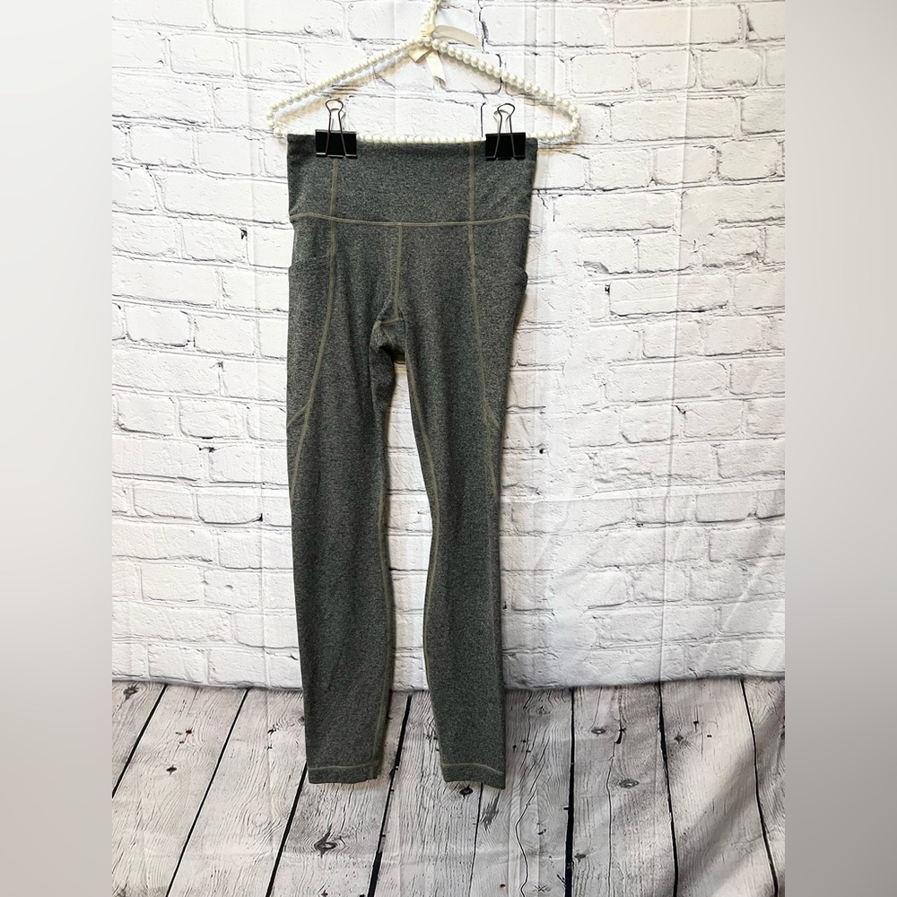 Athleta Salutation Stash Pocket 7/8 Tight in Powervita size xs